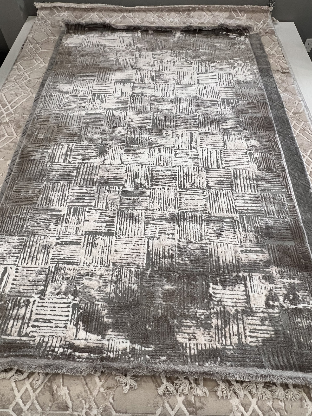Pattern 9529 Grey Beige Area Rug